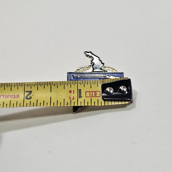 Vintage US Military Army Vietnam Combat Infantry Badge Lapel Hat Pin - Picture 3 of 4